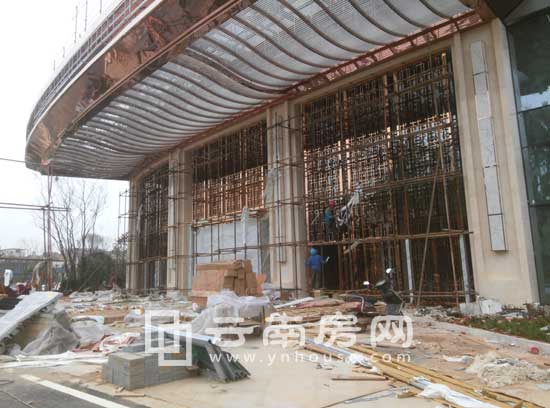 七彩云南花之城部分樓體施工現(xiàn)場 七彩云南花之城部分樓體施工現(xiàn)場