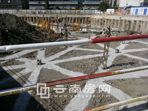 云南民族文化廣場正在做支撐梁 云南民族文化廣場正在做支撐梁