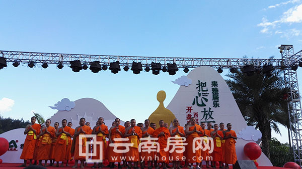 總佛寺38位佛爺?shù)綀鰹轫椖块_光祈福 總佛寺38位佛爺?shù)綀鰹轫椖块_光祈福