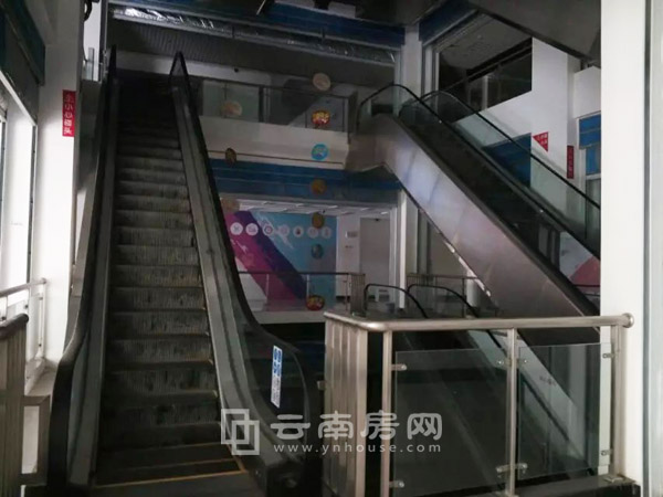 蓮花池國際商貿城停止運行的電梯 蓮花池國際商貿城停止運行的電梯