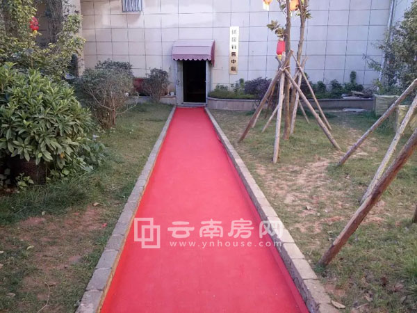 曦園營銷中心的小道及小門 曦園營銷中心的小道及小門