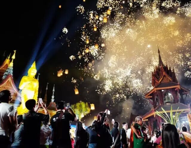 璀璨奪目、美如畫卷,“火樹銀花”震撼全城 璀璨奪目、美如畫卷,“火樹銀花”震撼全城