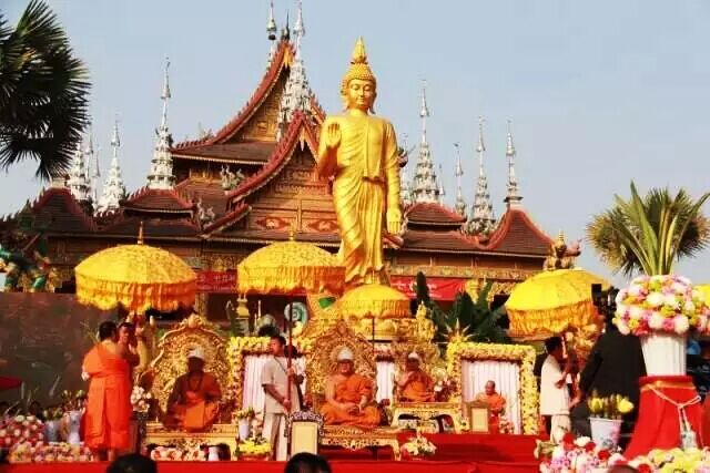 整個升座慶典法會如理如法,宏渾隆重 整個升座慶典法會如理如法,宏渾隆重