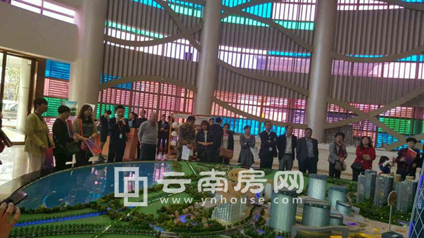 山海灣售樓部人氣旺 山海灣售樓部人氣旺