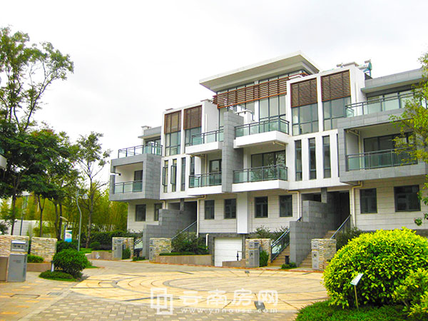 驢印同 德 極 少 墅店 驢印同 德 極 少 墅店