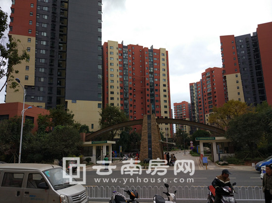 領秀星辰 園旁邊小區實景 領秀星辰 園旁邊小區實景