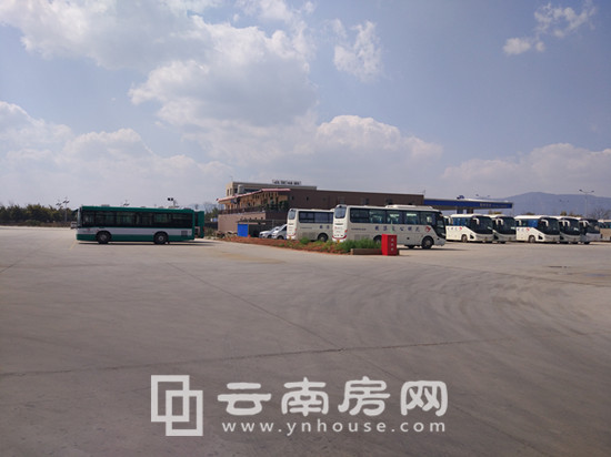 新建的半島公交車場 新建的半島公交車場