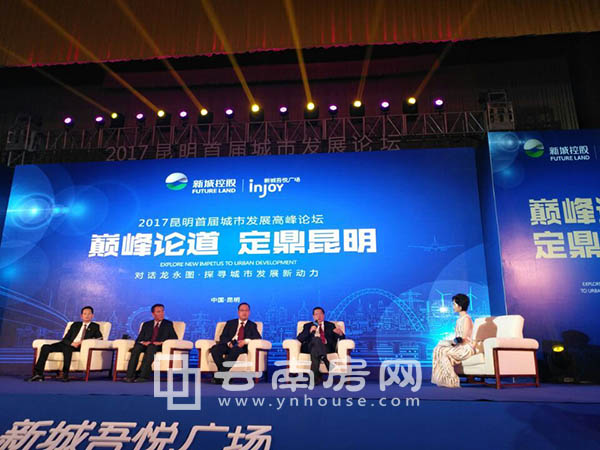 領(lǐng)導(dǎo)與嘉賓同臺(tái)論道 領(lǐng)導(dǎo)與嘉賓同臺(tái)論道