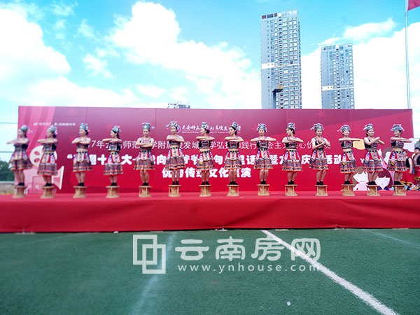 青年教師的《哈尼拍手舞》 青年教師的《哈尼拍手舞》