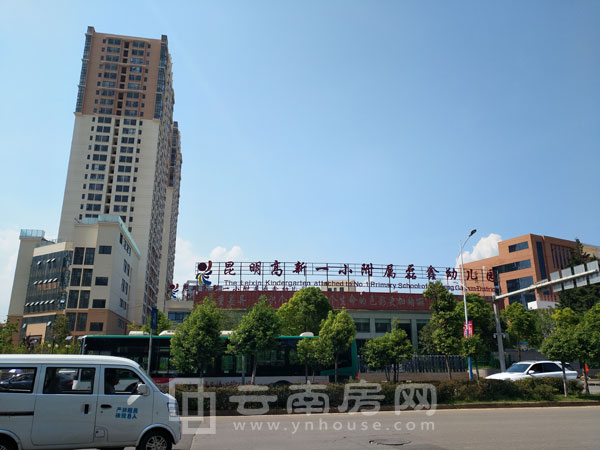 萬科云子對面的幼兒園和中學 萬科云子對面的幼兒園和中學