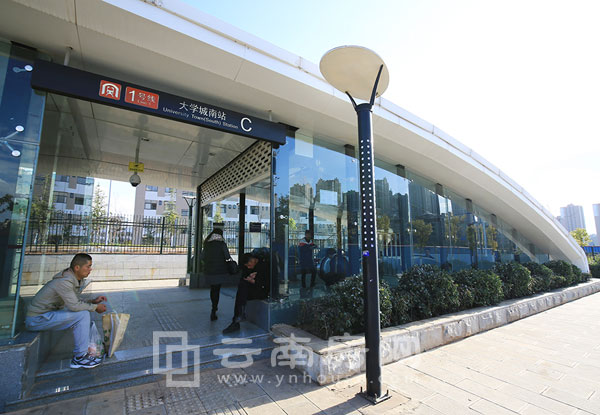 大學城南地鐵站實景圖 大學城南地鐵站實景圖