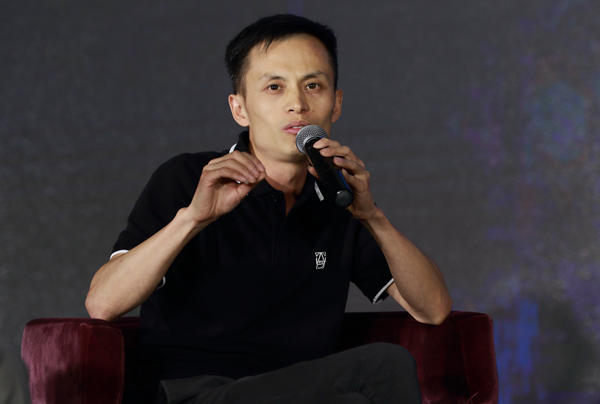 孔雀鎮執行總經理譚遁在發言 孔雀鎮執行總經理譚遁在發言