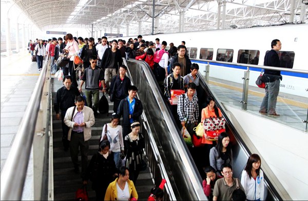 昆明高鐵國慶客流量大增 昆明高鐵國慶客流量大增