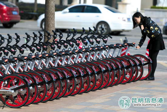 遍布昆明街頭的共享單車(chē)停放點(diǎn) 遍布昆明街頭的共享單車(chē)停放點(diǎn)
