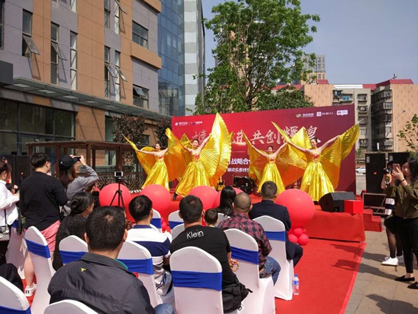 活動現場精彩的舞蹈表演 活動現場精彩的舞蹈表演