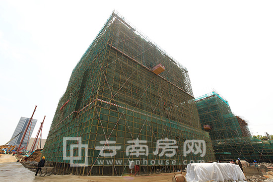 孔雀鎮項目鮮花公寓最新施工情況 孔雀鎮項目鮮花公寓最新施工情況