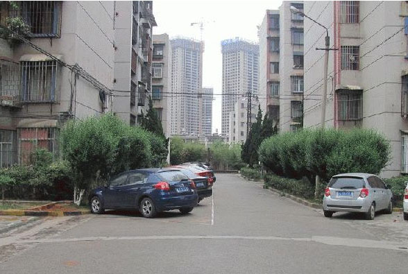 開發于上世紀90年代的新迎小區,看著已比較破舊 開發于上世紀90年代的新迎小區,看著已比較破舊