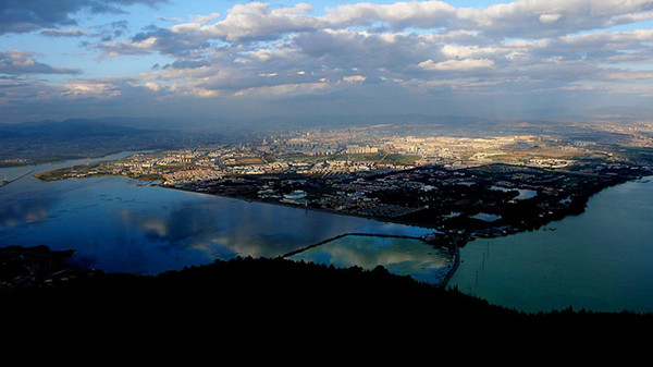 從西山俯瞰昆明西城 從西山俯瞰昆明西城