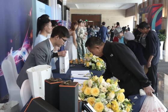 龍悅?cè)A府&愛琴海簽約儀式 龍悅?cè)A府&愛琴海簽約儀式