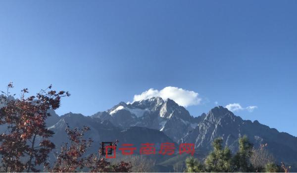 遠眺玉龍雪山 遠眺玉龍雪山