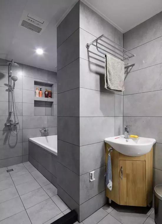 衛生間沒有窗戶又潮又臭 別急還有這些省錢解決法 衛生間沒有窗戶又潮又臭 別急還有這些省錢解決法