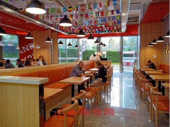 呈貢“熊貓餐廳”上座率不高 呈貢“熊貓餐廳”上座率不高