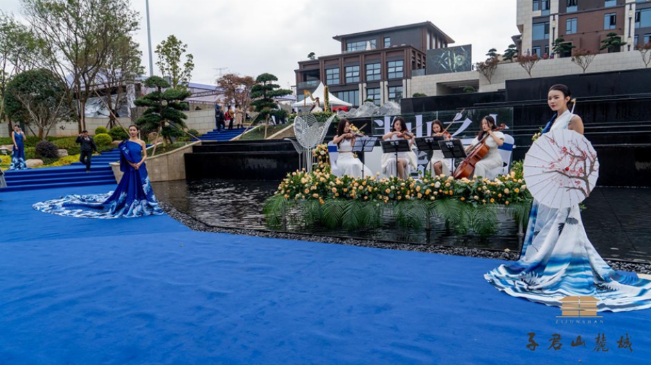 水池豎琴、四重奏照片 水池豎琴、四重奏照片