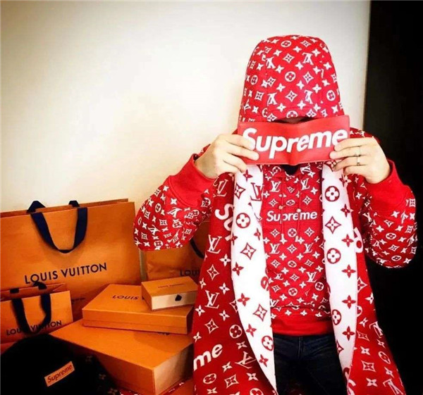 麥當勞理發(fā)店只剪“金拱門”,商業(yè)符號能這么玩? 麥當勞理發(fā)店只剪“金拱門”,商業(yè)符號能這么玩?