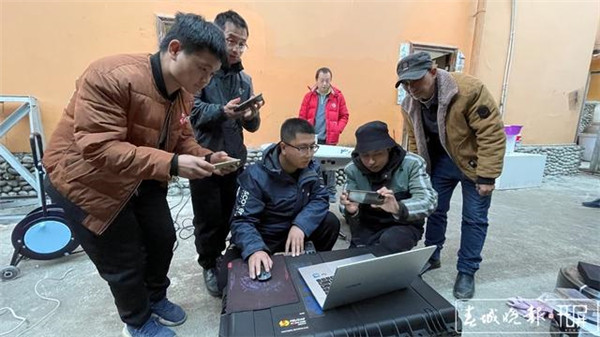 云南貢山縣獨龍江鄉有了衛星基站,告別遇災害成“通信孤島”的歷史 云南貢山縣獨龍江鄉有了衛星基站,告別遇災害成“通信孤島”的歷史