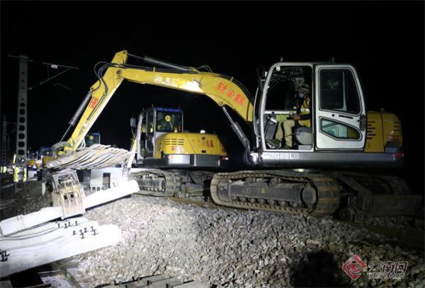 線路設備開始升級改造 老成昆鐵路將煥發(fā)生機 線路設備開始升級改造 老成昆鐵路將煥發(fā)生機