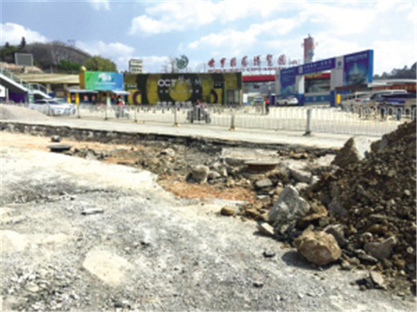 世博路半幅封閉施工 完工后增1條車道 世博路半幅封閉施工 完工后增1條車道