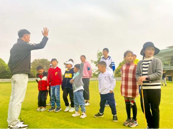 綠地·東南亞中心第1期高爾夫少年春訓營圓滿結束! 綠地·東南亞中心第1期高爾夫少年春訓營圓滿結束!