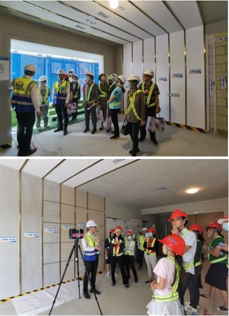 工程師為客戶講解工藝樣板間 工程師為客戶講解工藝樣板間