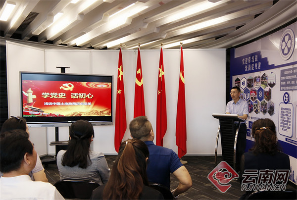 昆明市盤龍區(qū)舉行新的社會階層人士工作站、聯(lián)系點授牌儀式 昆明市盤龍區(qū)舉行新的社會階層人士工作站、聯(lián)系點授牌儀式