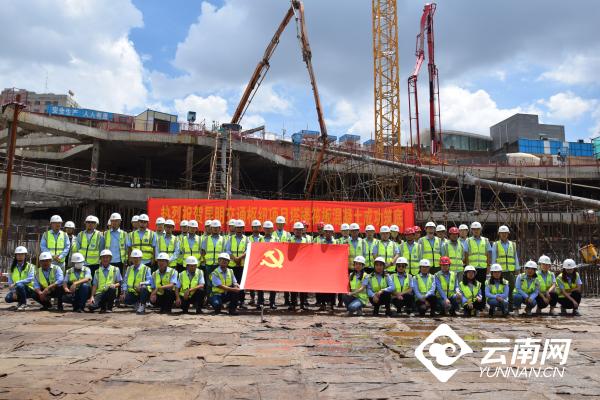 澆筑混泥土3萬方!昆明交通樞紐工程主塔樓成功“筑底” 澆筑混泥土3萬方!昆明交通樞紐工程主塔樓成功“筑底”