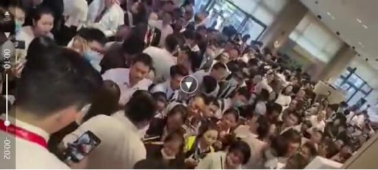 昆明近期多個項目上演了低價大甩賣 昆明近期多個項目上演了低價大甩賣