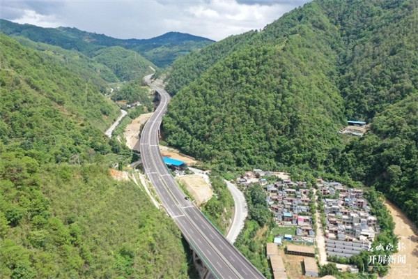 云臨高速公路螞蟻堆至臨滄段正式建成通車并聯(lián)網(wǎng)收費 云臨高速公路螞蟻堆至臨滄段正式建成通車并聯(lián)網(wǎng)收費