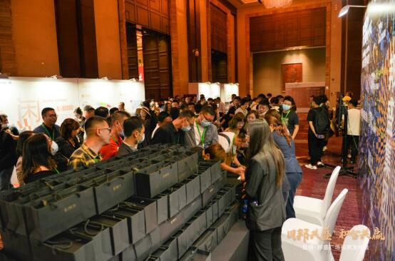 (圖:嘉賓簽到、DP點(diǎn)打卡) (圖:嘉賓簽到、DP點(diǎn)打卡)