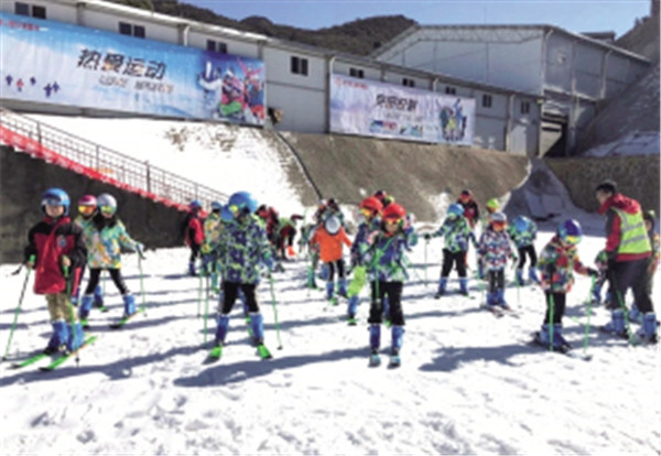 昆明室內滑雪場今冬卻不溫不火 昆明室內滑雪場今冬卻不溫不火