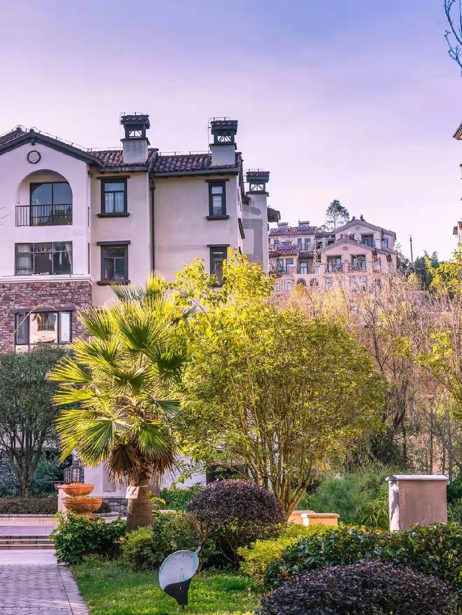 昆明西麓溫泉山谷洋房現狀(圖自:溫泉山谷官微) 昆明西麓溫泉山谷洋房現狀(圖自:溫泉山谷官微)