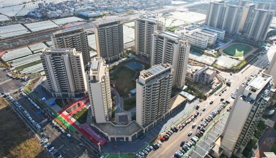 藍(lán)光花田國際二期A8、A10地塊交付進(jìn)行時(shí) 藍(lán)光花田國際二期A8、A10地塊交付進(jìn)行時(shí)