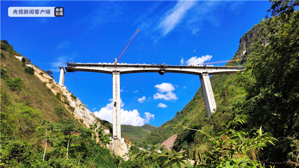 全部貫通!大瑞鐵路蒲縹至怒江東岸特長隧道群建設取得突破 全部貫通!大瑞鐵路蒲縹至怒江東岸特長隧道群建設取得突破