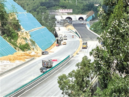 昆楚復(fù)線9公里入城段年底開(kāi)通 昆楚復(fù)線9公里入城段年底開(kāi)通