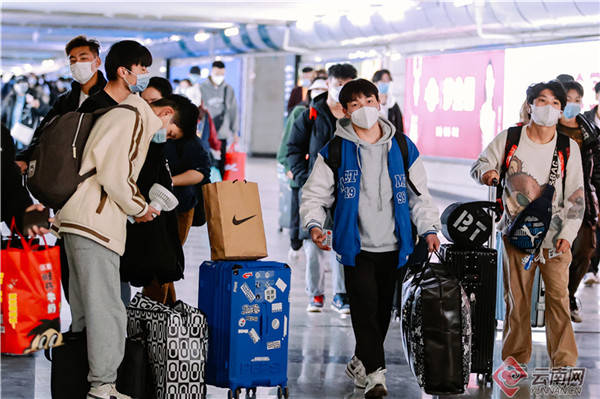 取消“兩碼一證”查驗,昆明火車站進站乘車有序便捷 取消“兩碼一證”查驗,昆明火車站進站乘車有序便捷