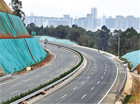 昆倘高速加緊施工 爭取年底開通 昆倘高速加緊施工 爭取年底開通