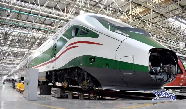 新款“綠巨人”亮相 新款“綠巨人”亮相