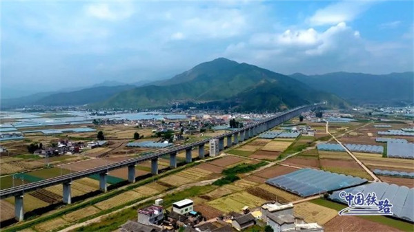 新款“綠巨人”亮相 新款“綠巨人”亮相