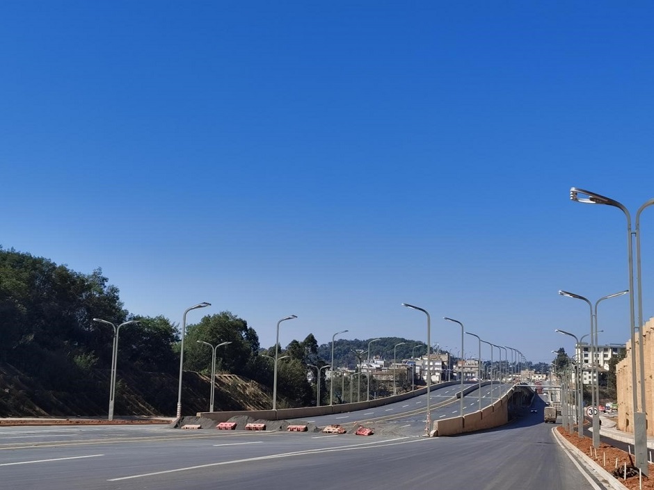 石安公路馬料河段跨線橋主線暫未開通,同樣情況還有林溪路段跨線橋 石安公路馬料河段跨線橋主線暫未開通,同樣情況還有林溪路段跨線橋