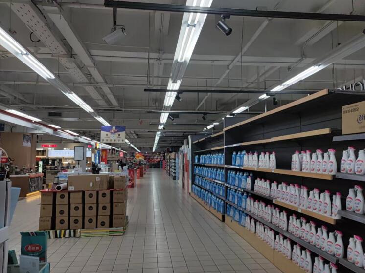 超市內(nèi)顧寥寥 超市內(nèi)顧寥寥