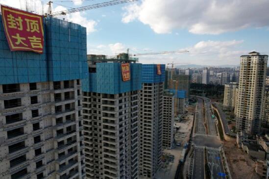 文瀾東方已經(jīng)有4棟住宅主體封頂,旁邊的6車道大學(xué)北路也已通車 文瀾東方已經(jīng)有4棟住宅主體封頂,旁邊的6車道大學(xué)北路也已通車